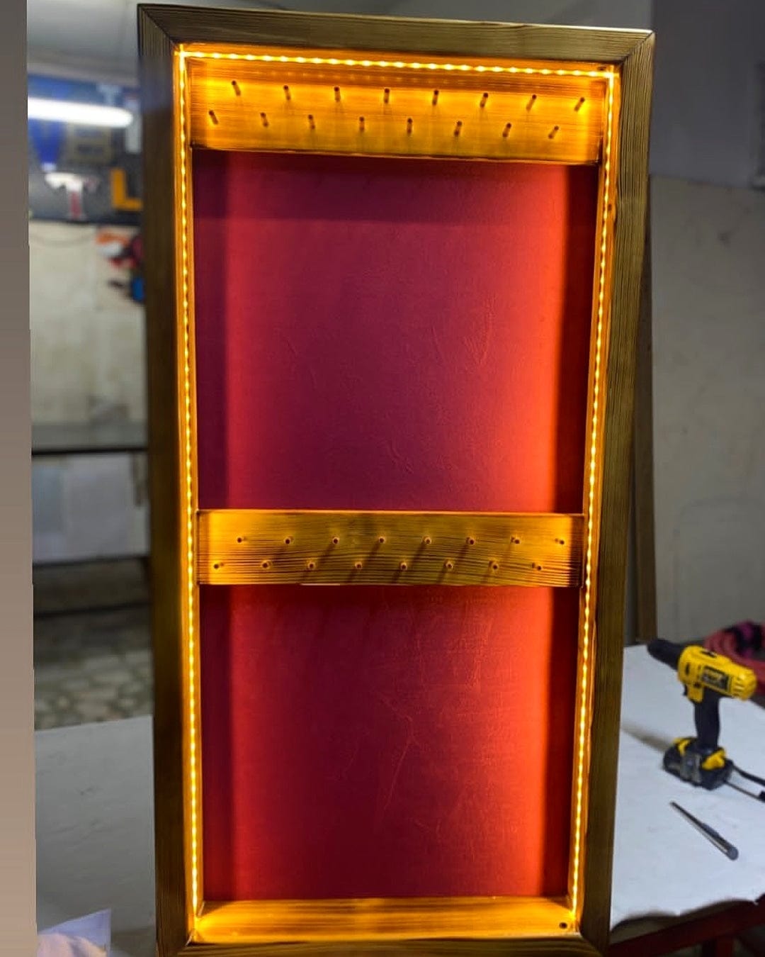 koleksiyonkutu ♥️80(ortalama) Tesbih Vitrini camlı kilitli LED'li ♥️80(ortalama) Tesbih Vitrini camlı kilitli LED'li