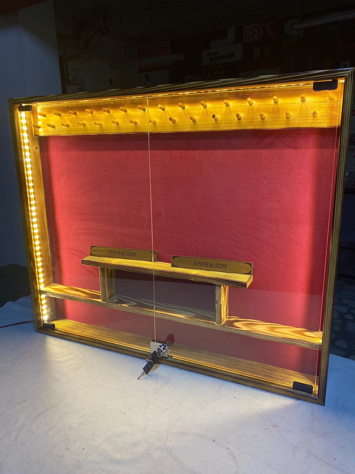 koleksiyonkutu 90x80 cm ölçü tespih kılıç silah koleksiyon tespih dolabı vitrine 90x80 cm ölçü tespih kılıç silah koleksiyon tespih dolabı vitrine