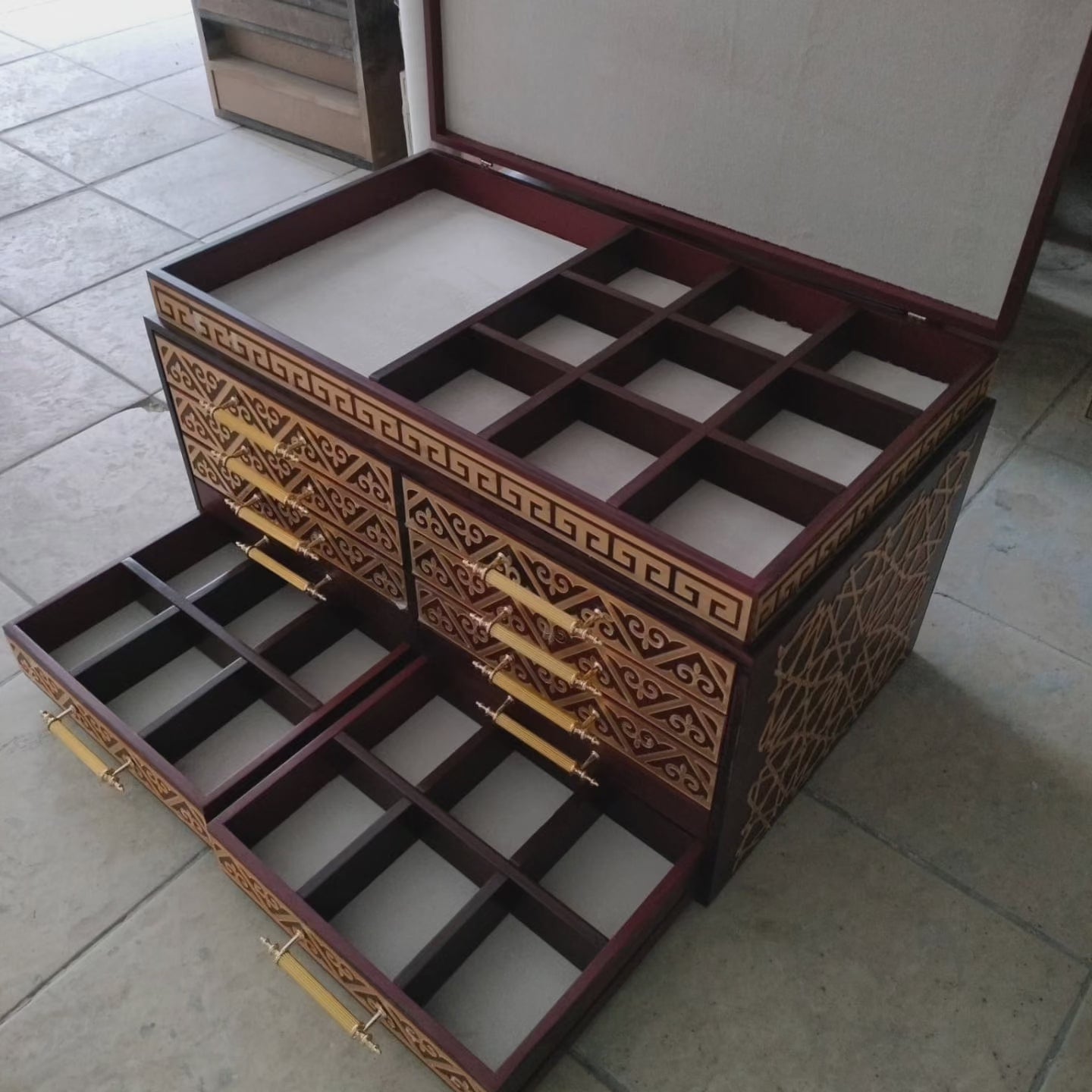 koleksiyonkutu Tesbih &saat& karışık takı dolabı tasarımı Tesbih &saat& karışık takı dolabı tasarımı