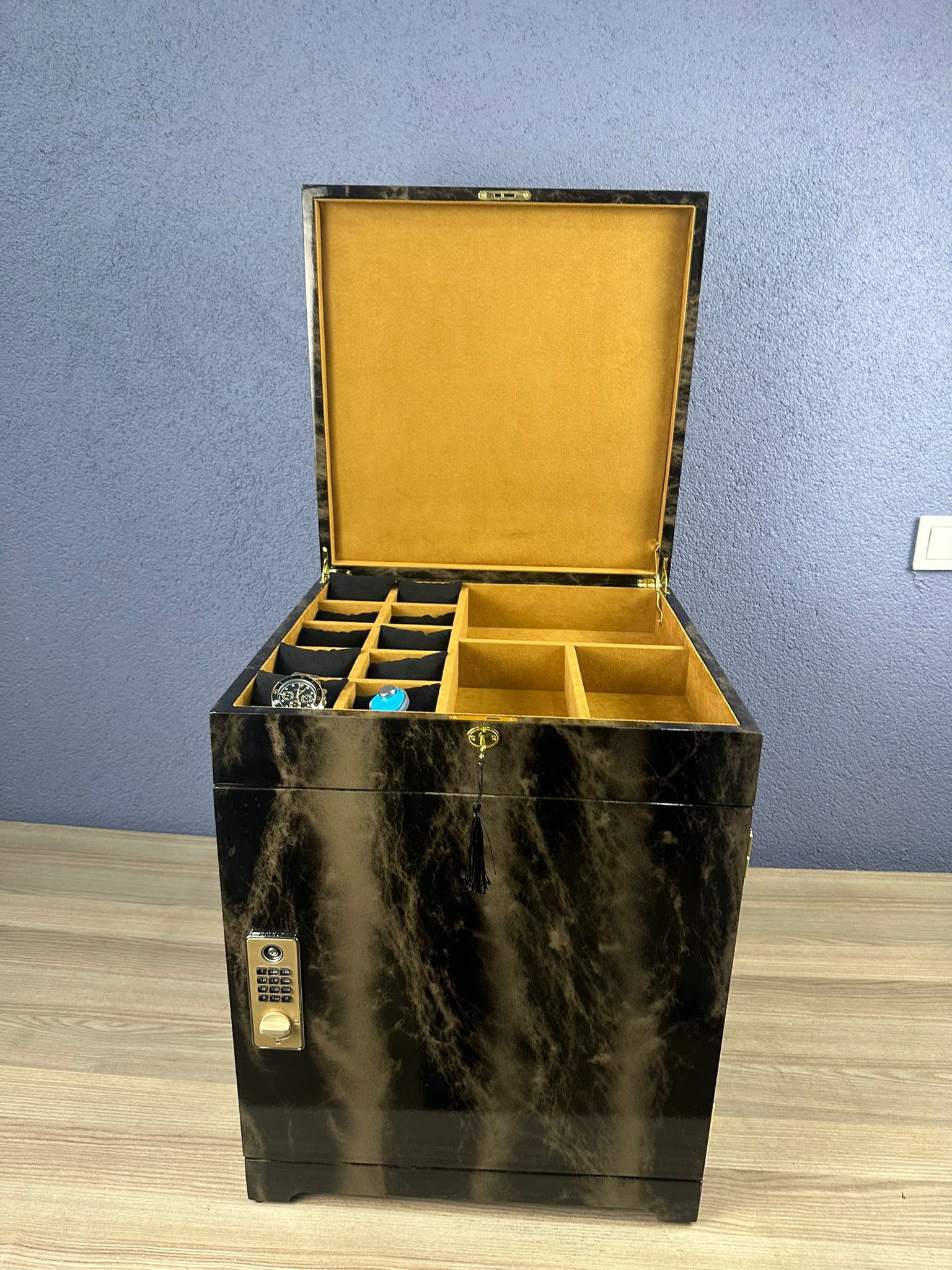 100 lü şifreli ultra lüks Vip tesbih karışık takı dolabı