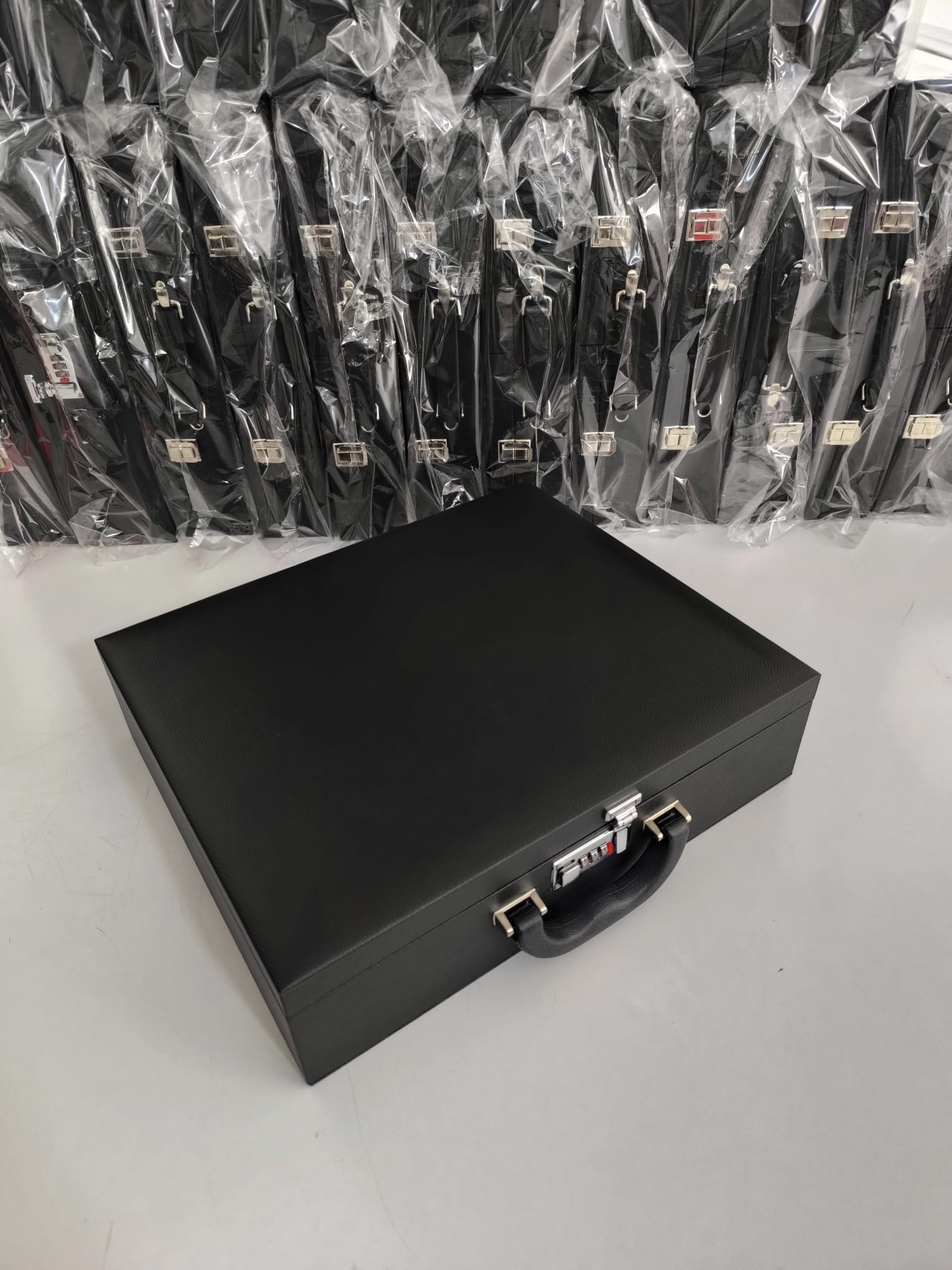 Koleksiyonkutu 25 saat 25 tesbih kapasiteli şifreli koleksiyon çantası 25 saat 25 tesbih kapasiteli şifreli koleksiyon çantası