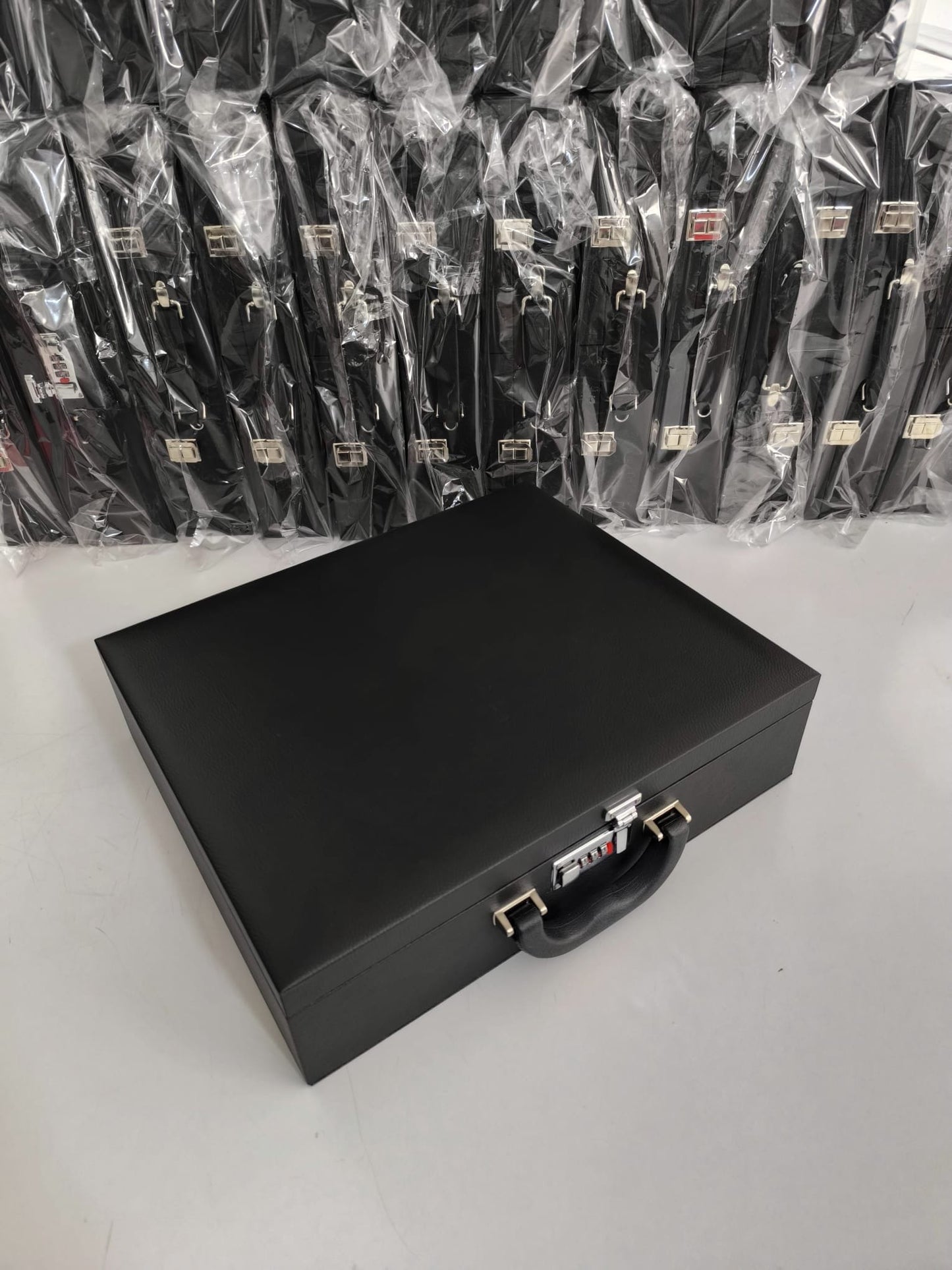 Koleksiyonkutu 25 saat 25 tesbih kapasiteli şifreli koleksiyon çantası 25 saat 25 tesbih kapasiteli şifreli koleksiyon çantası