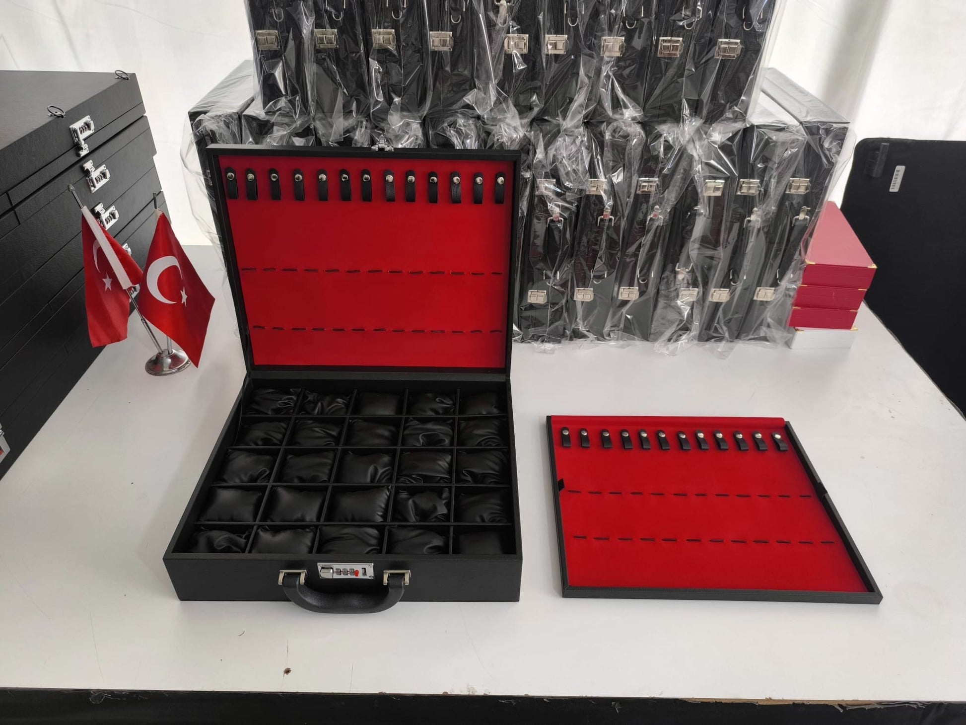 Koleksiyonkutu 25 saat 25 tesbih kapasiteli şifreli koleksiyon çantası 25 saat 25 tesbih kapasiteli şifreli koleksiyon çantası