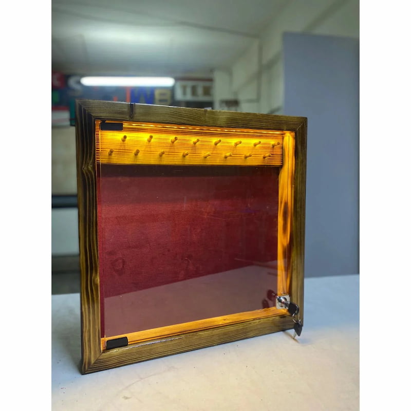 Lüks LED'li Tesbih Vitrini isimli | Özel Tasarım 50x50 cm