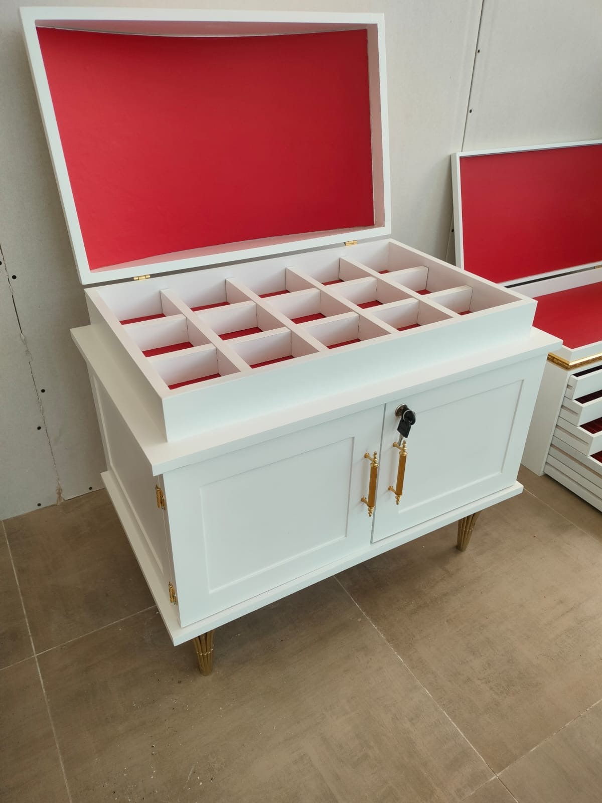 koleksiyonkutu 75 Bölmeli MDF Saat ve Tespih Dolabı 75 Bölmeli MDF Saat ve Tespih Dolabı