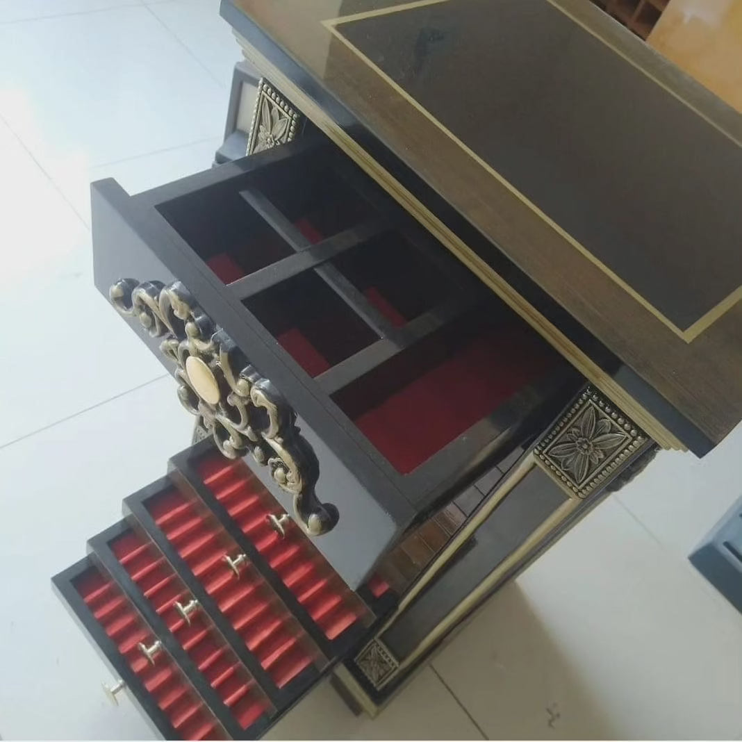 koleksiyonkutu Özel VIP tesbih takı dolabı Özel VIP tesbih takı dolabı