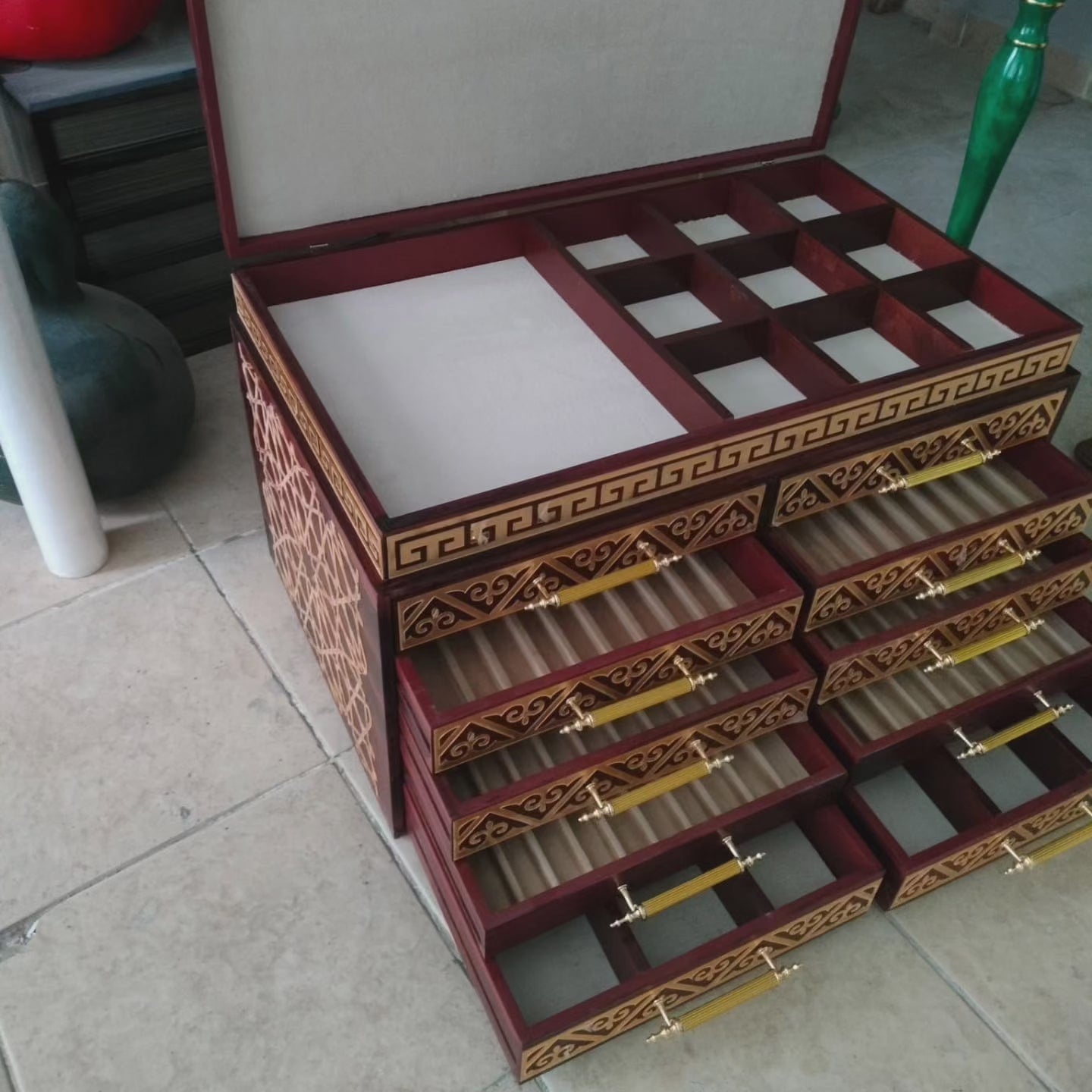 koleksiyonkutu Tesbih &saat& karışık takı dolabı tasarımı Tesbih &saat& karışık takı dolabı tasarımı