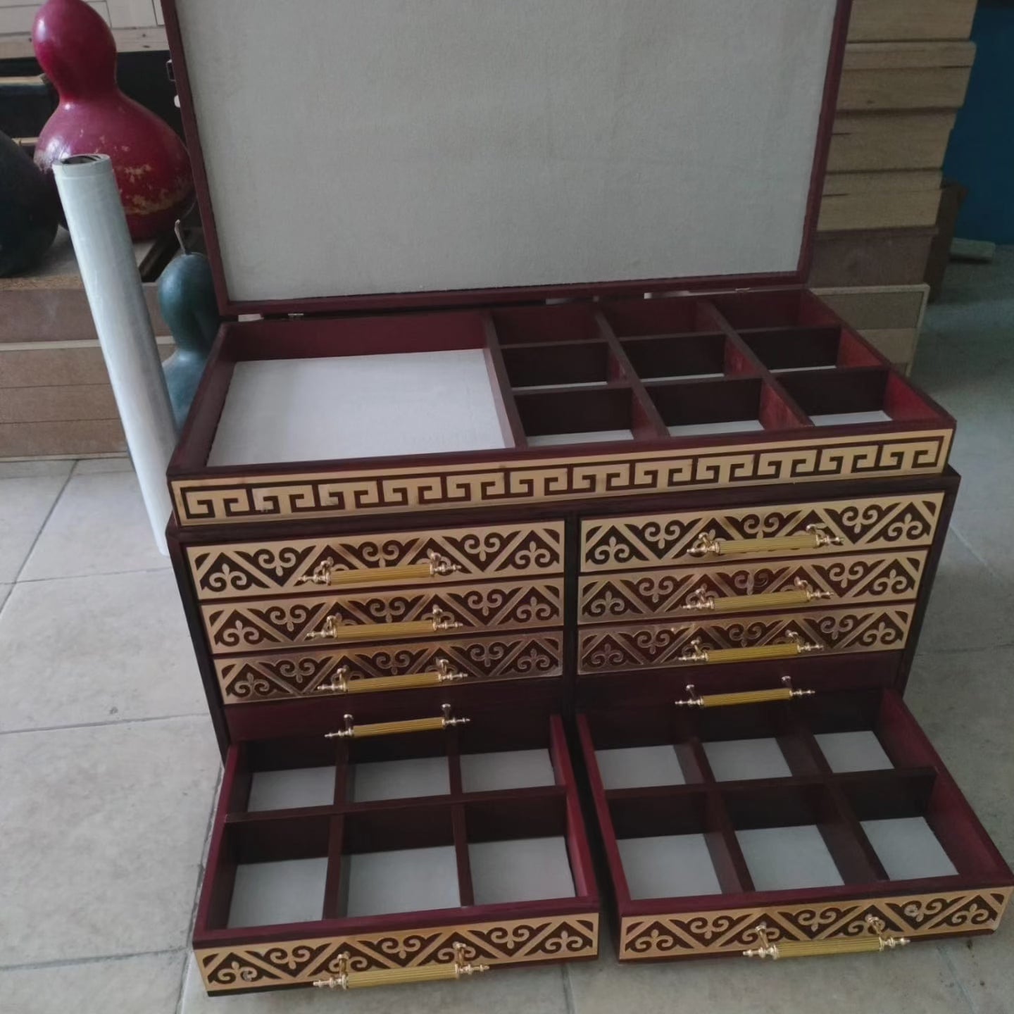 koleksiyonkutu Tesbih &saat& karışık takı dolabı tasarımı Tesbih &saat& karışık takı dolabı tasarımı