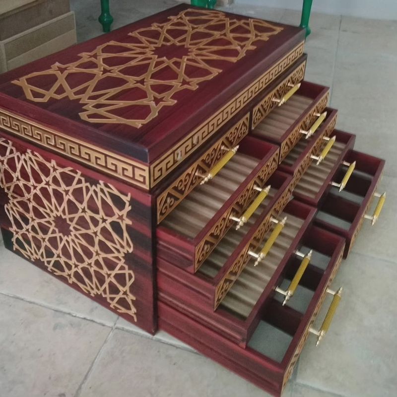 Tesbih, Saat & Karışık Takı Dolabı – Özel Tasarım