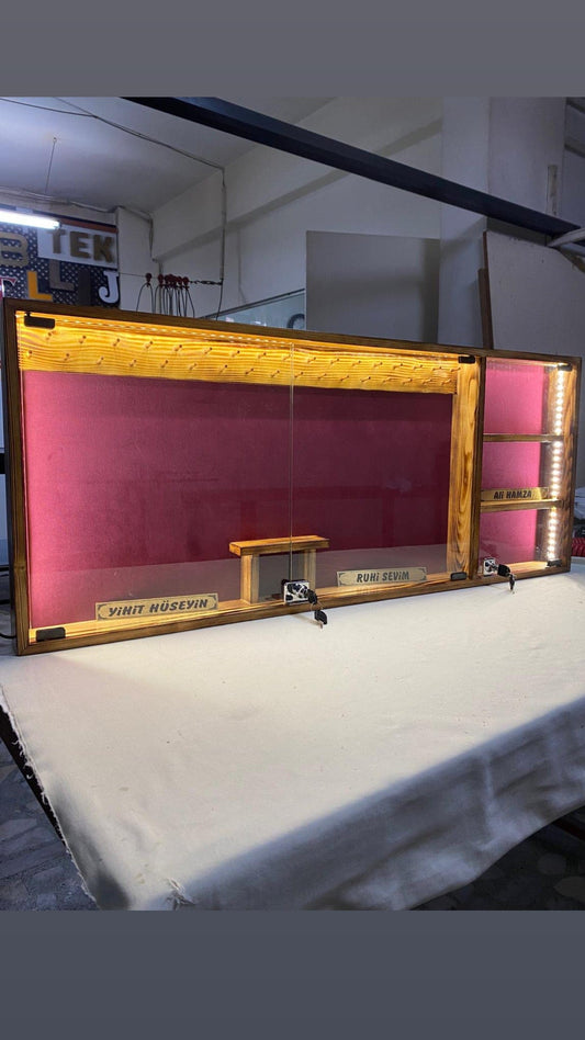 Koleksiyonkutu Tesbih zippo saat kılıç silah vb koleksiyon dolabı vitrini Tesbih zippo saat kılıç silah vb koleksiyon dolabı vitrini