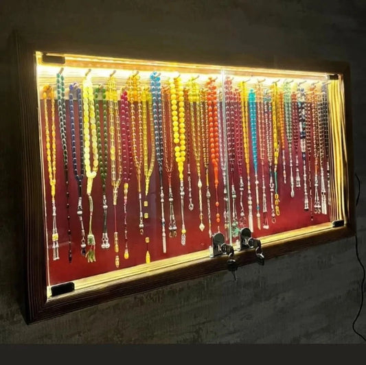 koleksiyonkutu Ledli camlı kilitli tesbih vitrini vip özel ortalama 64 tesbih kapasiteli Ledli camlı kilitli tesbih vitrini vip özel ortalama 64 tesbih kapasiteli